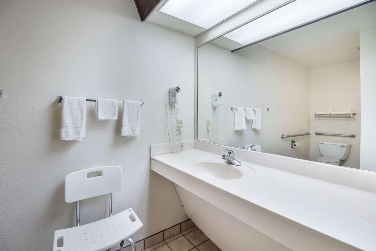 Rodeway Inn Bolivar المظهر الخارجي الصورة